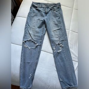 American Eagle Straight Leg Mom Jean / Ripped